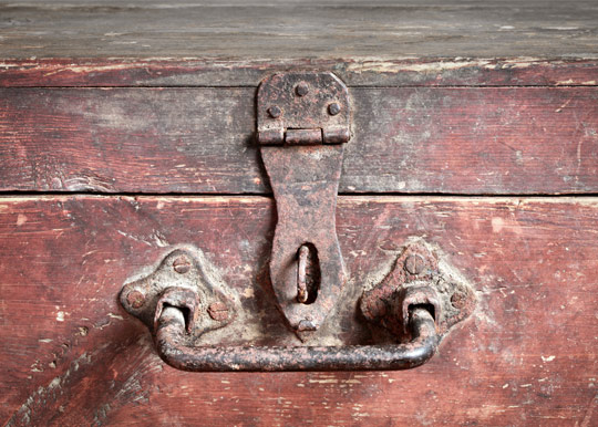Special personal savings accounts - Close up of rusty lock on old trunk
